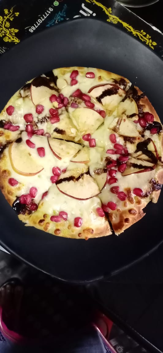 Sweet & Fruit pizza